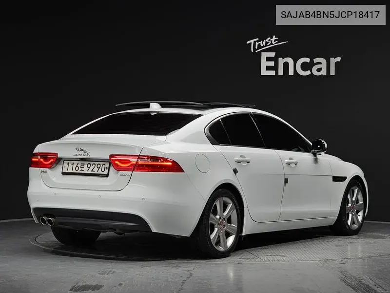 SAJAB4BN5JCP18417 Jaguar Xe 20D Portfolio