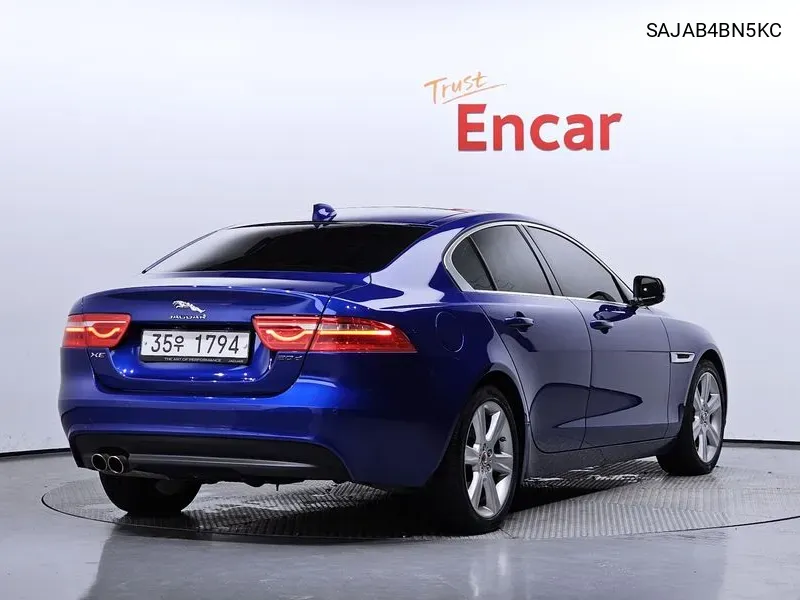 SAJAB4BN5KC Jaguar Xe 20D Portfolio