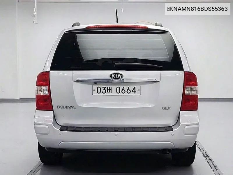 Kia Carnival R Grand Carnival Glx Top-Of-The-Line Model VIN: 	KNAMN816BDS55363 Lot: 38182578