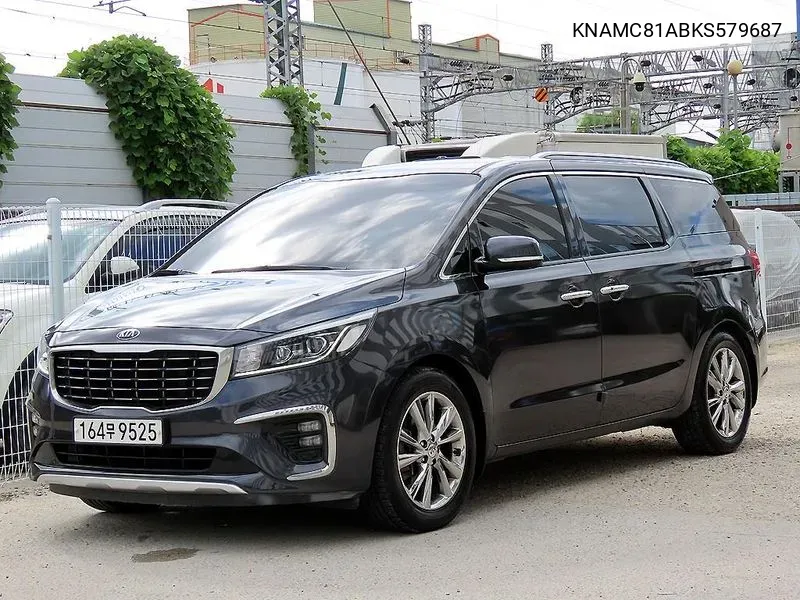 KNAMC81ABKS579687 Kia The New Carnival 9-Seater Prestige