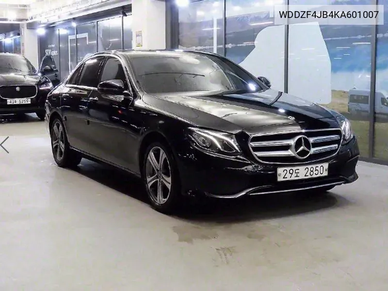 Mercedes E-Class W213 E300 Avantgarde VIN: WDDZF4JB4KA601007 Lot: 38189500