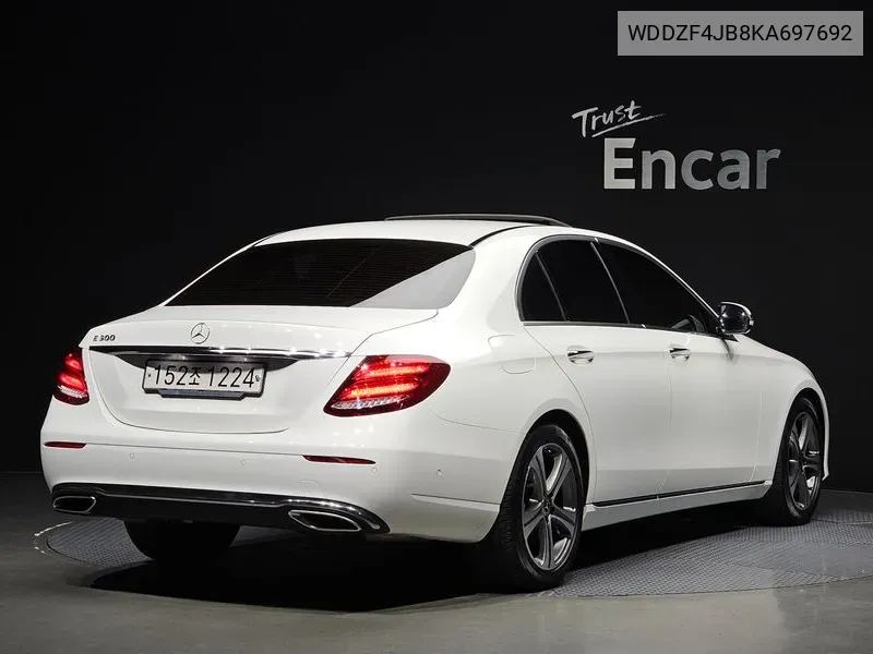 Mercedes E-Class W213 E300 Avantgarde VIN: WDDZF4JB8KA697692 Lot: 38191503