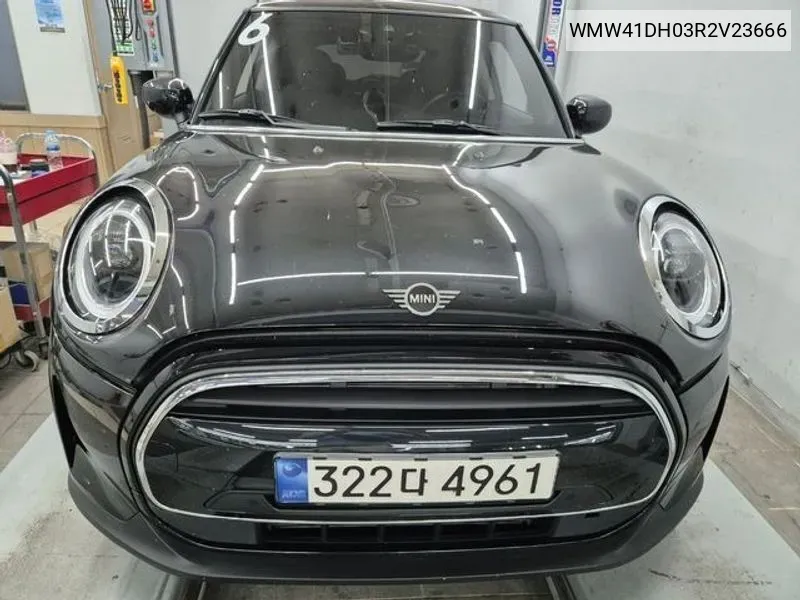 Mini Cooper Classic Plus 3Rd Generation VIN: WMW41DH03R2V23666 Lot: 38184035