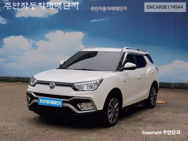 Kg Mobility (Ssangyong) Tivoli Air Diesel Ix 2Wd VIN: ENCAR38174544 Lot: 38174544