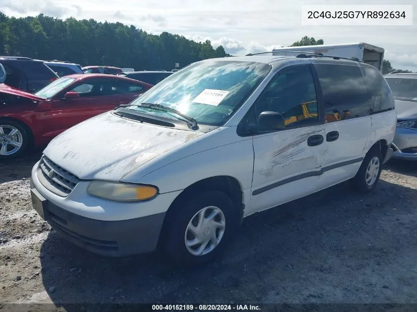 2000 Chrysler Voyager VIN: 2C4GJ25G7YR892634 Lot: 40152189