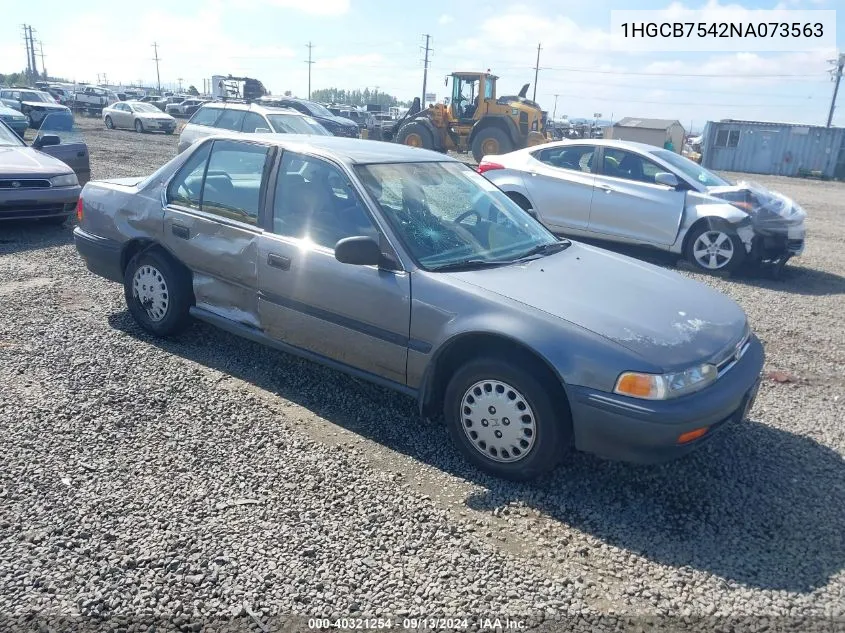 1992 Honda Accord Dx VIN: 1HGCB7542NA073563 Lot: 40321254