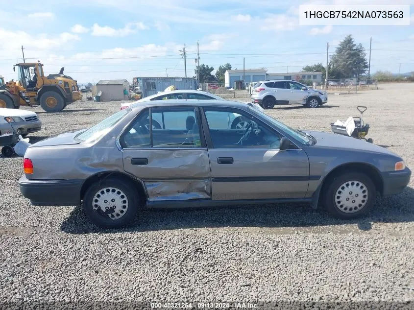 1992 Honda Accord Dx VIN: 1HGCB7542NA073563 Lot: 40321254