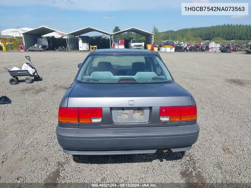 1992 Honda Accord Dx VIN: 1HGCB7542NA073563 Lot: 40321254