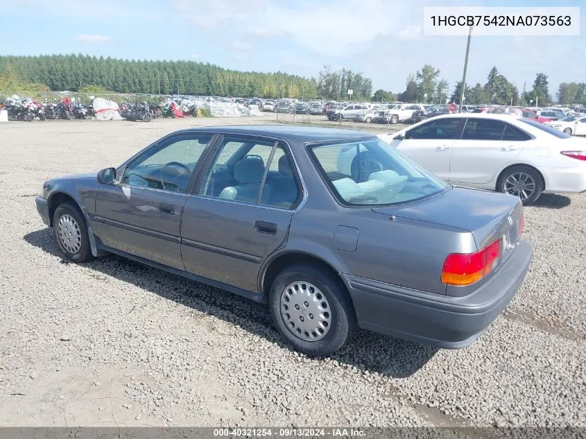 1992 Honda Accord Dx VIN: 1HGCB7542NA073563 Lot: 40321254