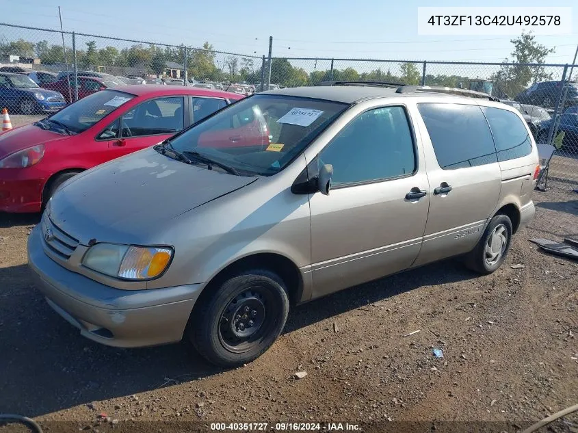 2002 Toyota Sienna Le VIN: 4T3ZF13C42U492578 Lot: 40351727